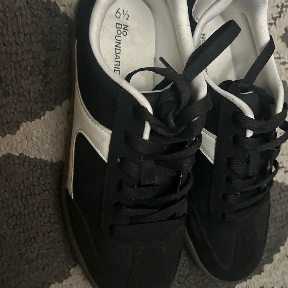 No Boundaries Monochrome Casual Sneakers